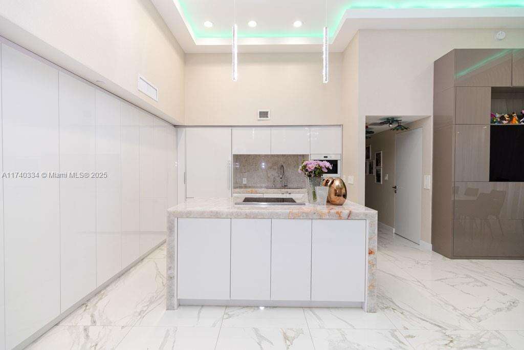 BEACH CLUB THREE - 1800 Ocean Dr, Hallandale Beach, FL 33009 | Picture 14