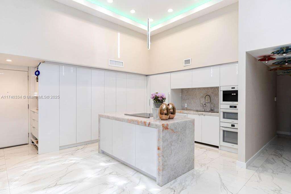 BEACH CLUB THREE - 1800 Ocean Dr, Hallandale Beach, FL 33009 | Picture 16