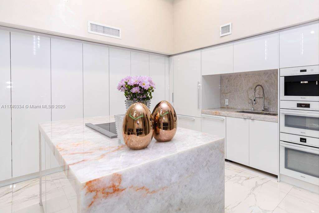 BEACH CLUB THREE - 1800 Ocean Dr, Hallandale Beach, FL 33009 | Picture 17