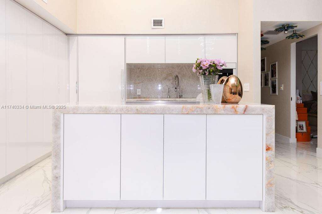 BEACH CLUB THREE - 1800 Ocean Dr, Hallandale Beach, FL 33009 | Picture 38