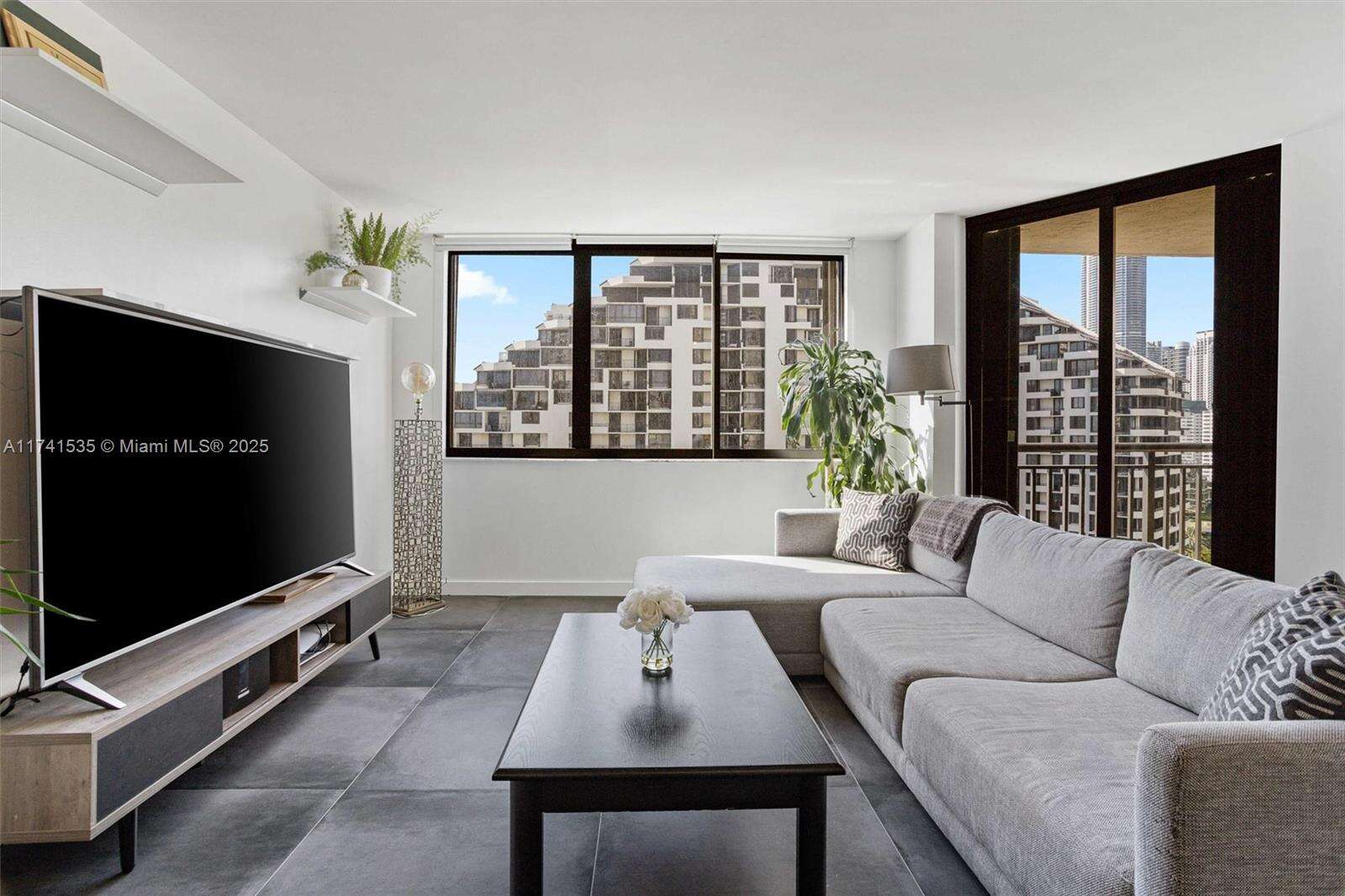Brickell Key 2 at 540 Brickell Key Dr, Miami, FL 33131 - For Sale photo 11