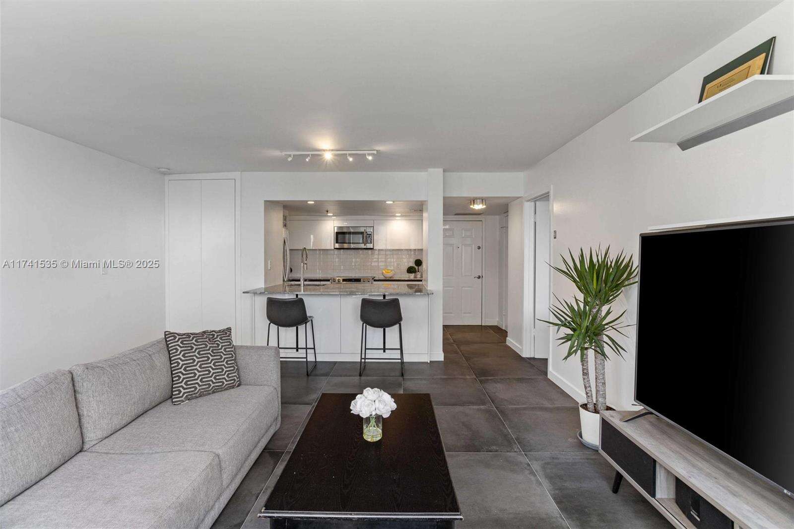 Brickell Key 2 at 540 Brickell Key Dr, Miami, FL 33131 - For Sale photo 12