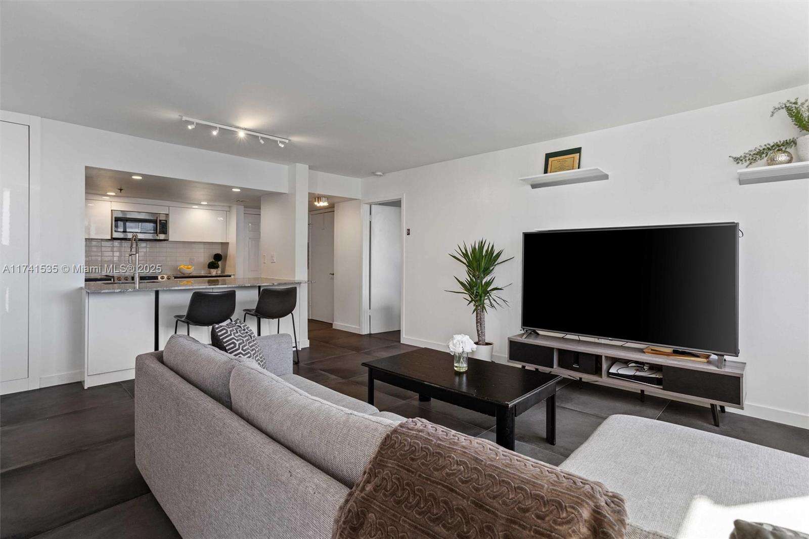 Brickell Key 2 at 540 Brickell Key Dr, Miami, FL 33131 - For Sale photo 13