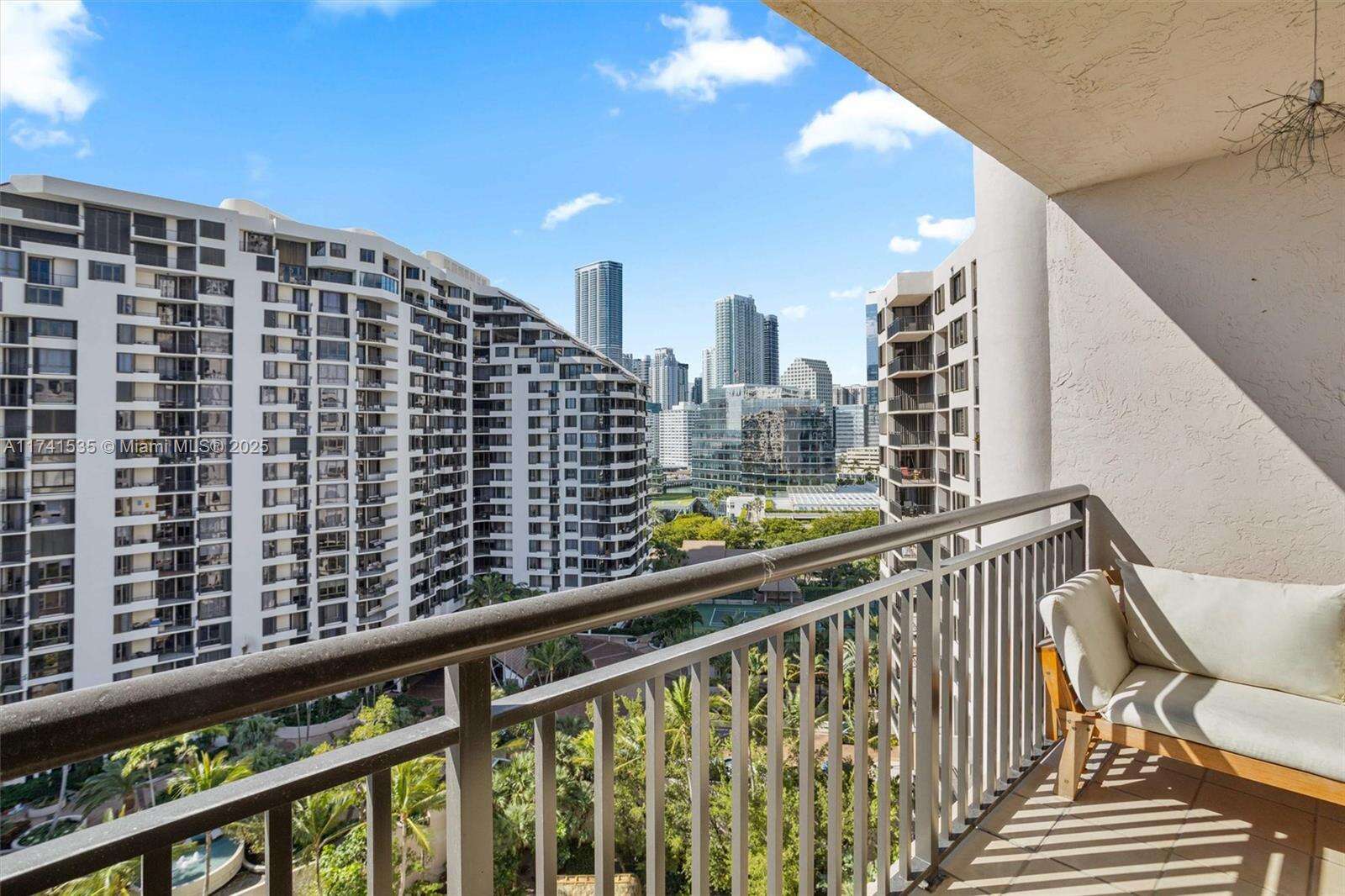 Brickell Key 2 at 540 Brickell Key Dr, Miami, FL 33131 - For Sale photo 16