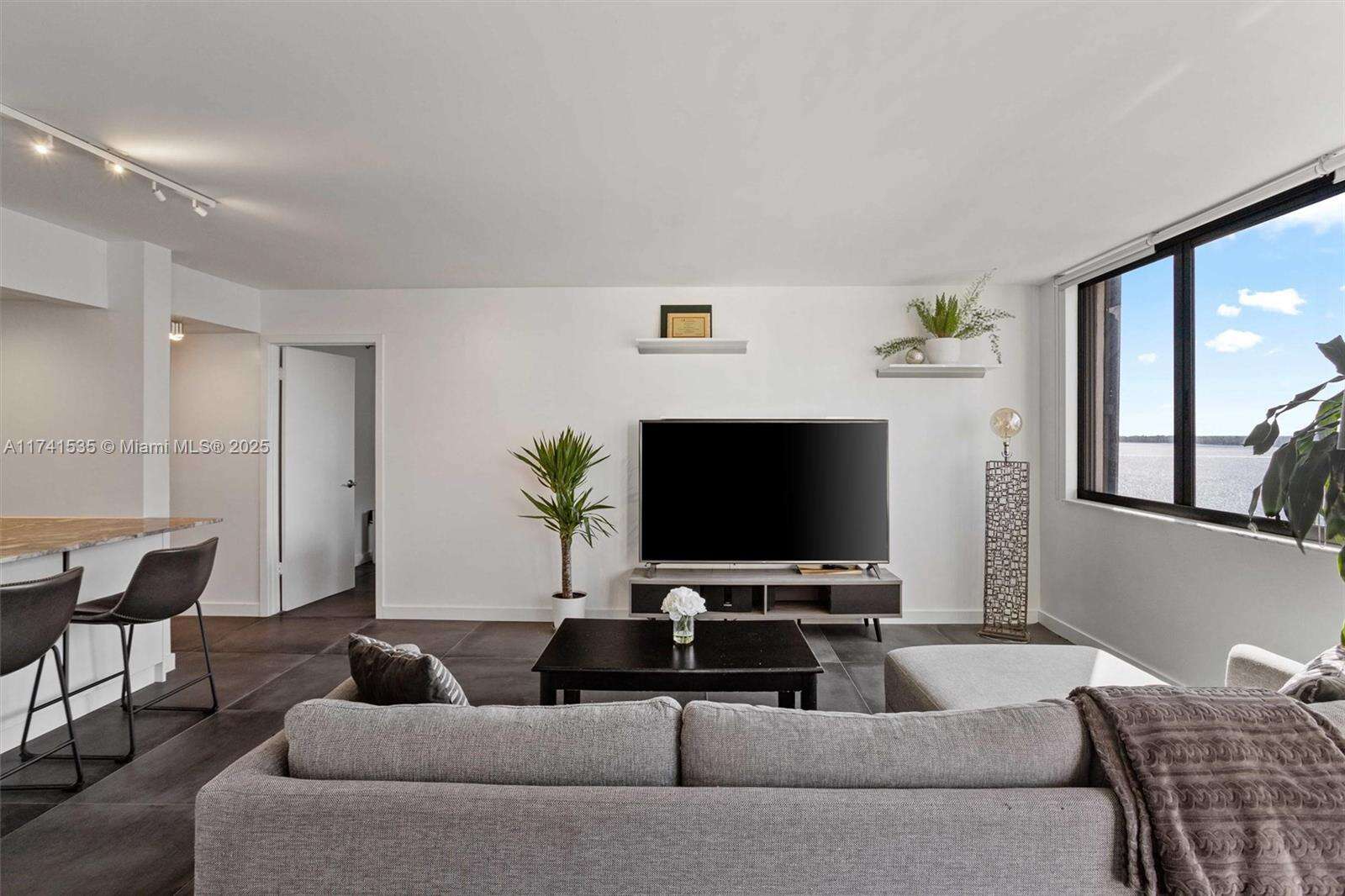 Brickell Key 2 at 540 Brickell Key Dr, Miami, FL 33131 - For Sale photo 3