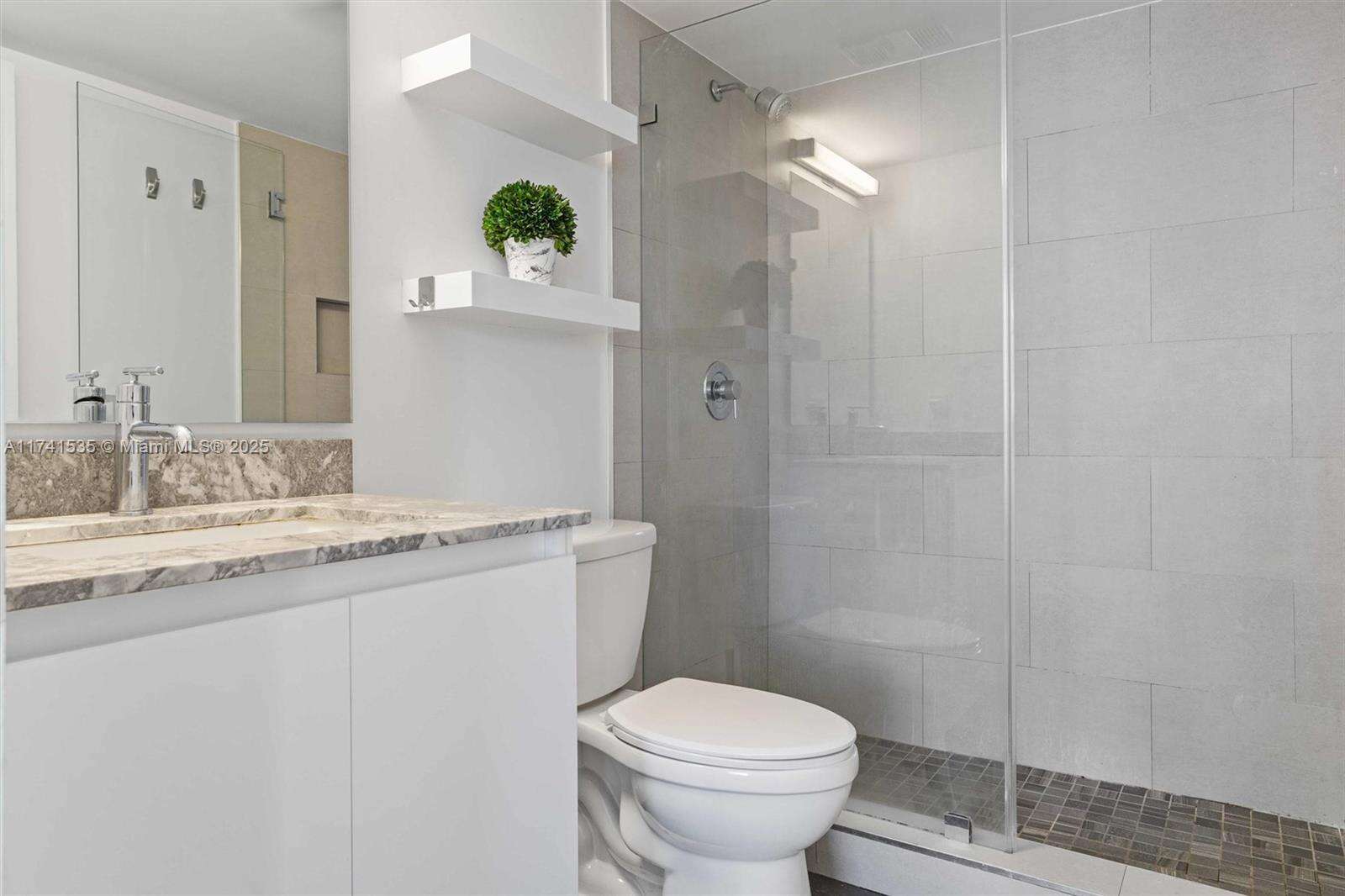 Brickell Key 2 at 540 Brickell Key Dr, Miami, FL 33131 - For Sale photo 21