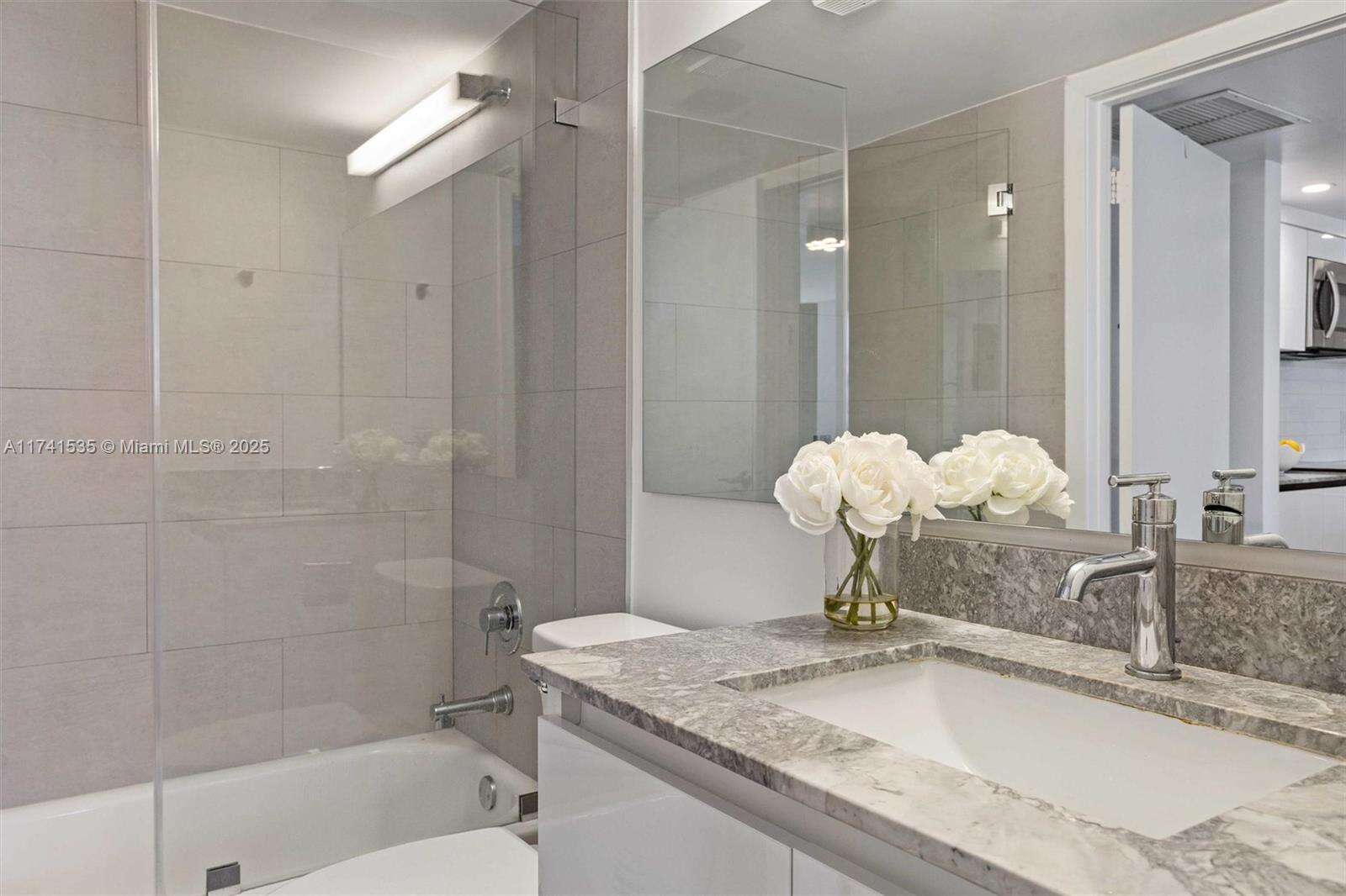 Brickell Key 2 at 540 Brickell Key Dr, Miami, FL 33131 - For Sale photo 25