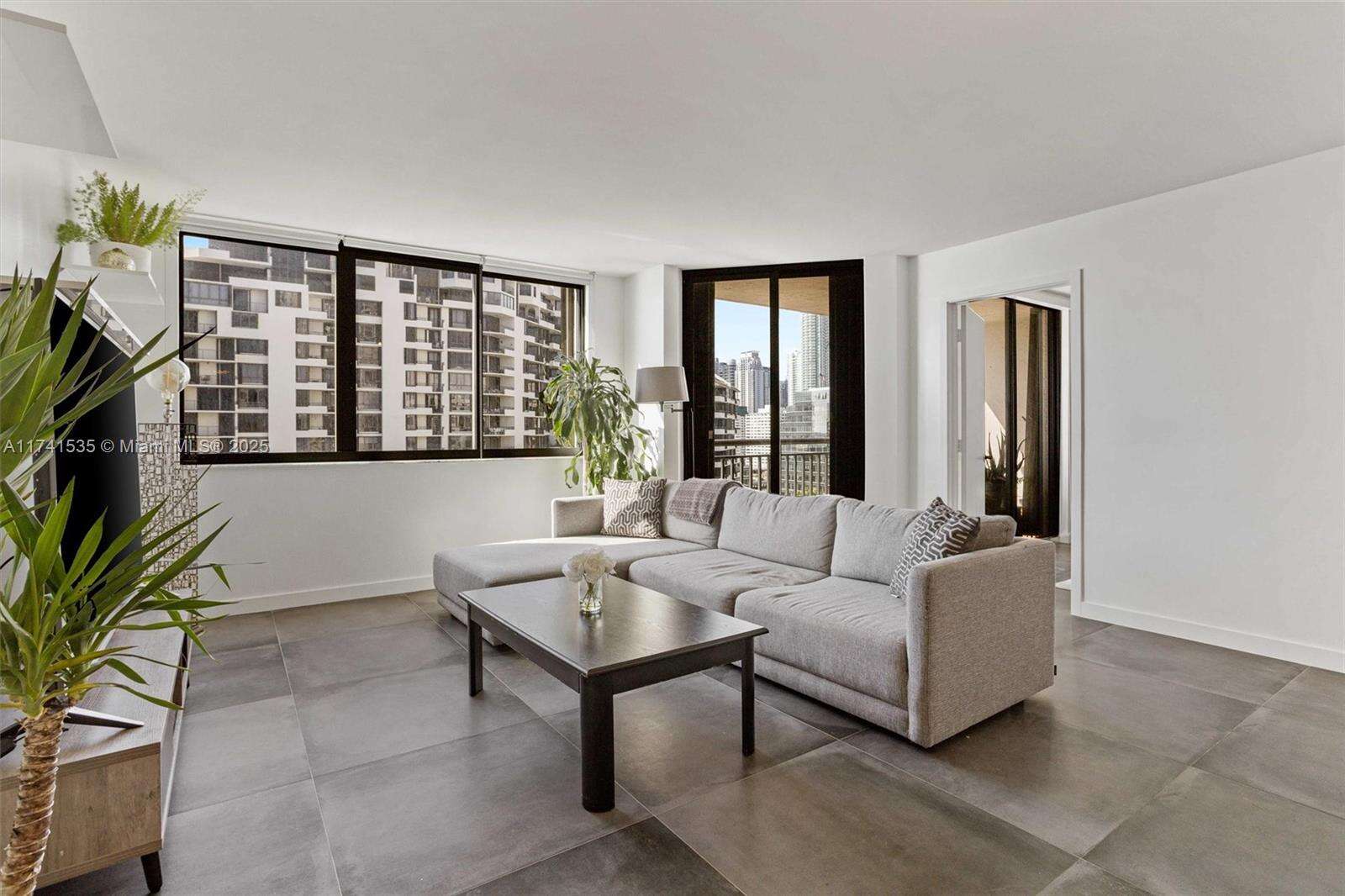 Brickell Key 2 at 540 Brickell Key Dr, Miami, FL 33131 - For Sale photo 10