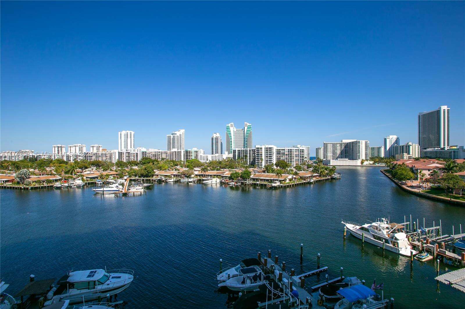 Anchor Bay Club Condos for Sale & Rent | Picture 1