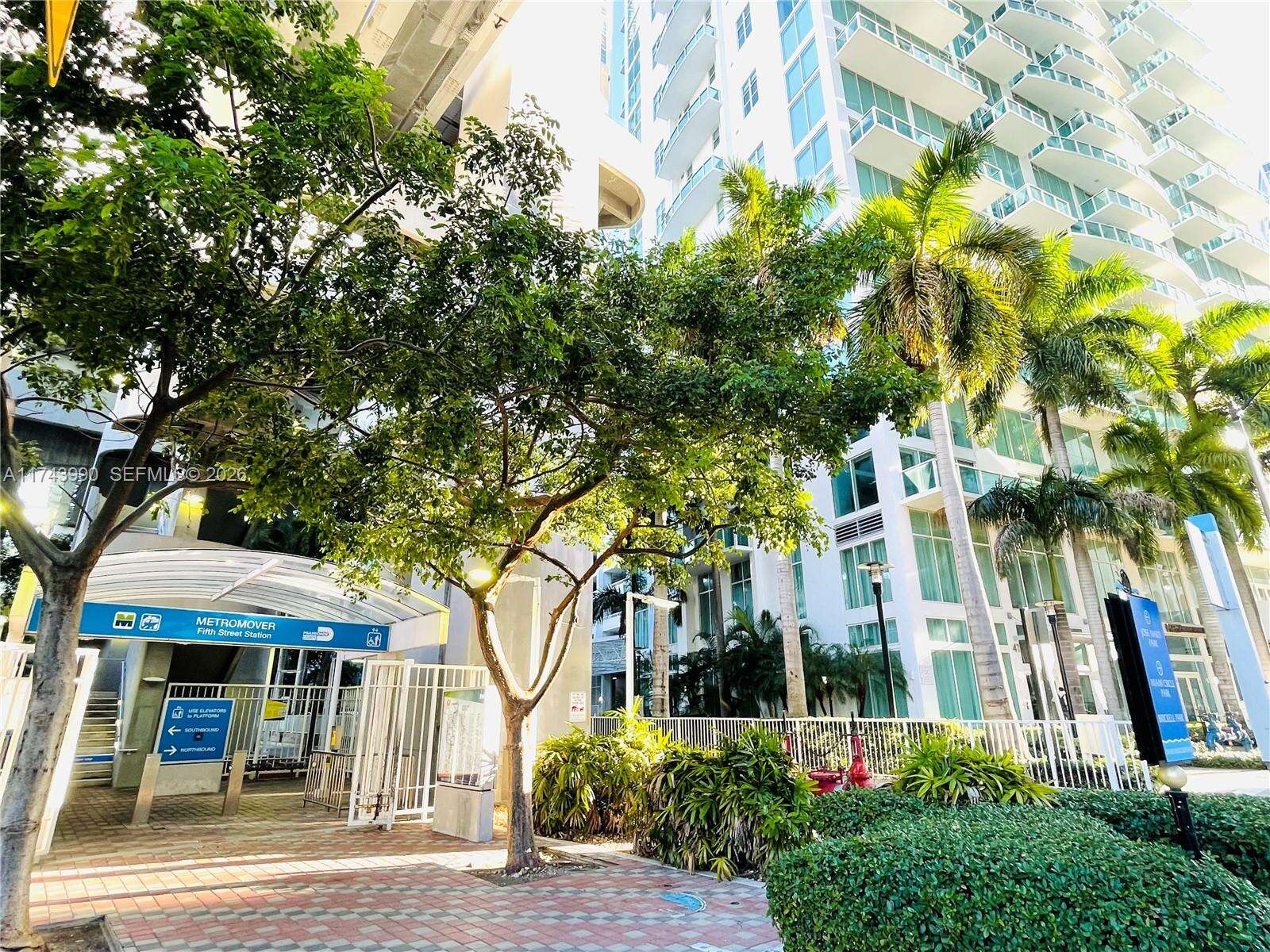 Brickell On The River at 41 5 St, Miami, FL 33131 - For Sale photo 2
