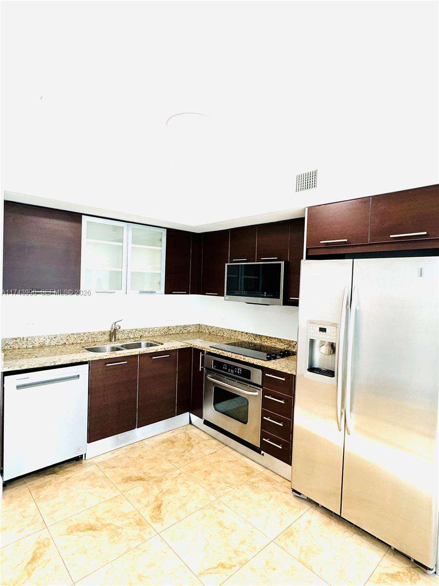 Brickell On The River at 41 5 St, Miami, FL 33131 - For Sale photo 12