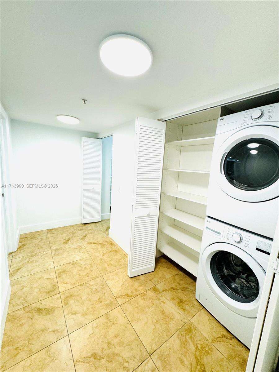 Brickell On The River at 41 5 St, Miami, FL 33131 - For Sale photo 20