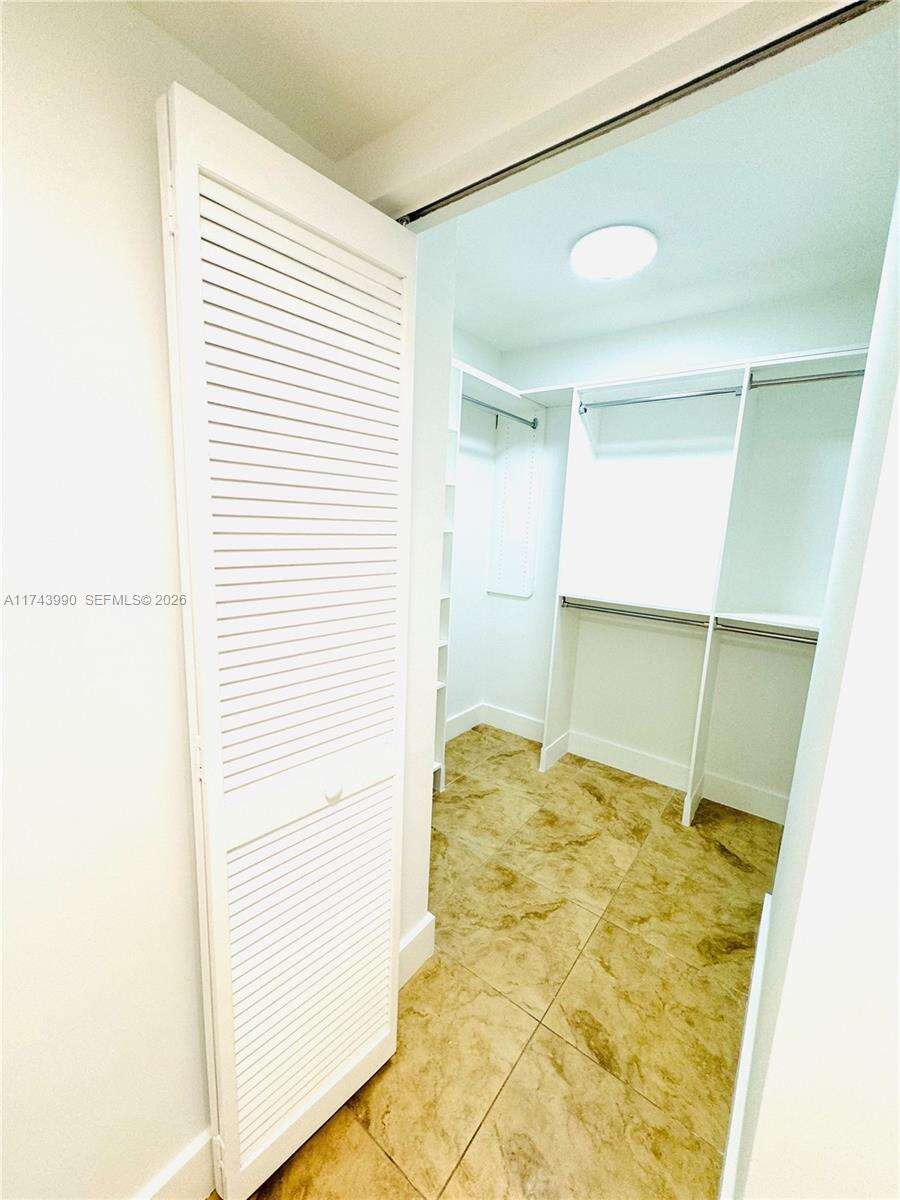 Brickell On The River at 41 5 St, Miami, FL 33131 - For Sale photo 21