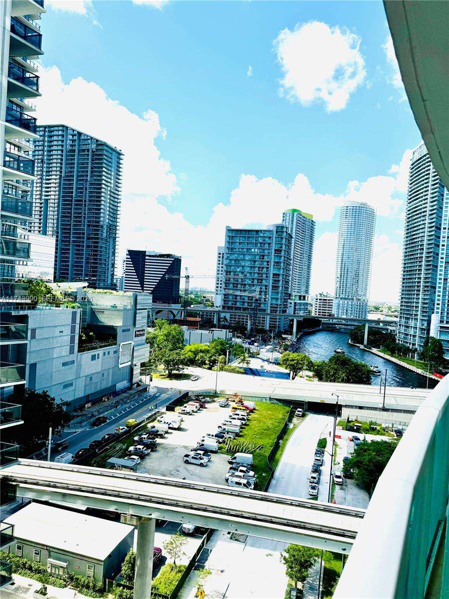 Brickell On The River at 41 5 St, Miami, FL 33131 - For Sale photo 34