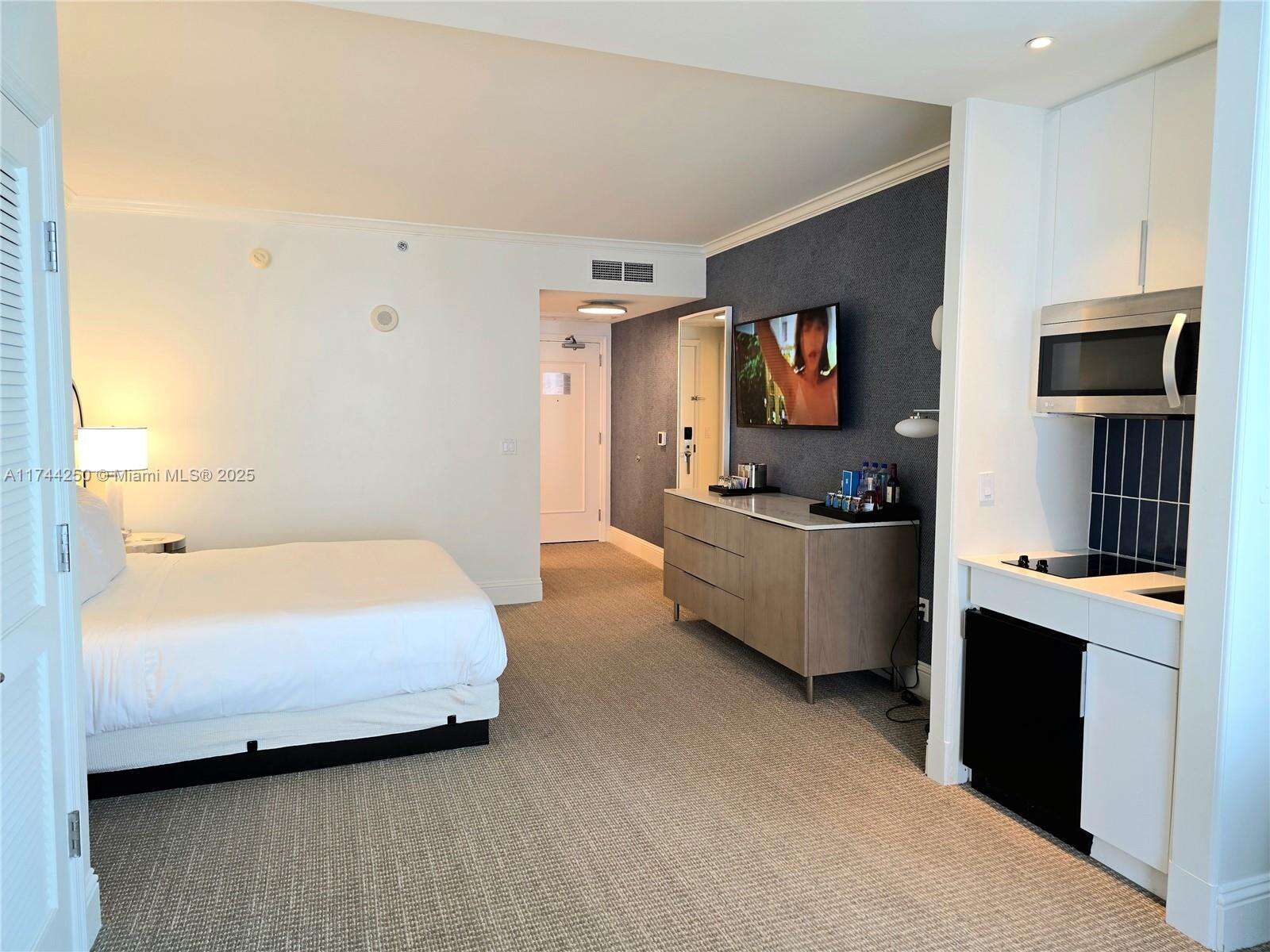 Fontainebleau 2 at 4401 Collins Ave, Miami Beach, FL 33140 - For Sale photo 5