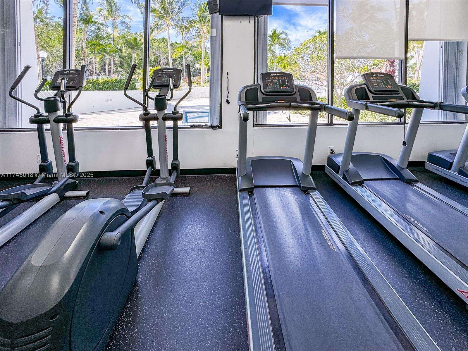 Arlen House at 100 Bayview Dr, Sunny Isles Beach, FL 33160 - For Sale photo 22
