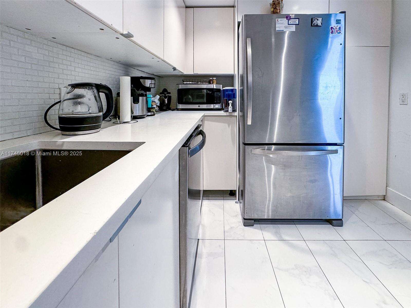 Arlen House at 100 Bayview Dr, Sunny Isles Beach, FL 33160 - For Sale photo 5