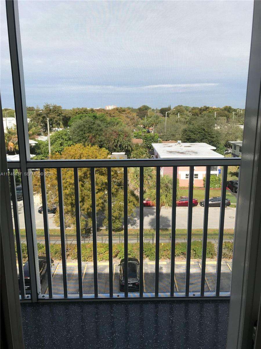 Woodside Apts Condos for Sale & Rent | Picture 1