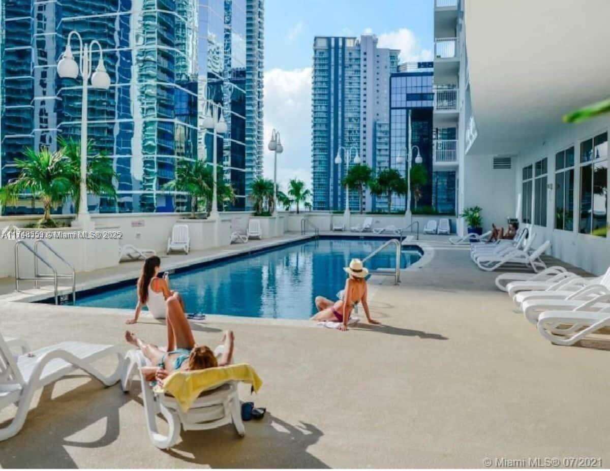 The Club At Brickell Bay at 1200 Brickell Bay Dr, Miami, FL 33131 - For Sale photo 21