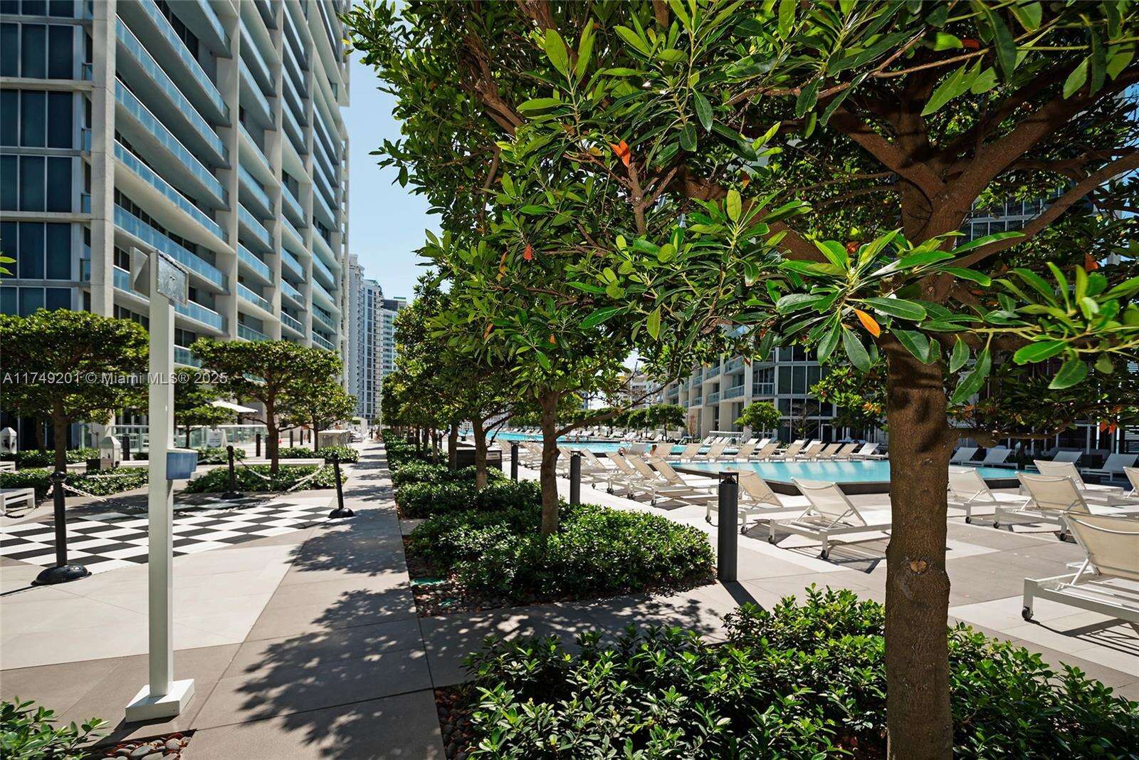 Icon Brickell 3 at 485 Brickell Ave, Miami, FL 33131 - For Sale photo 2