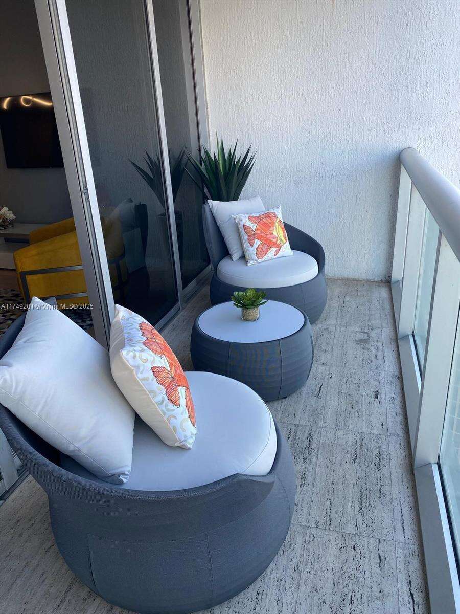 Icon Brickell 3 at 485 Brickell Ave, Miami, FL 33131 - For Sale photo 11