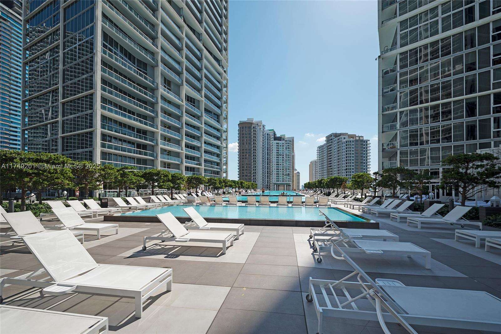 Icon Brickell 3 at 485 Brickell Ave, Miami, FL 33131 - For Sale photo 3