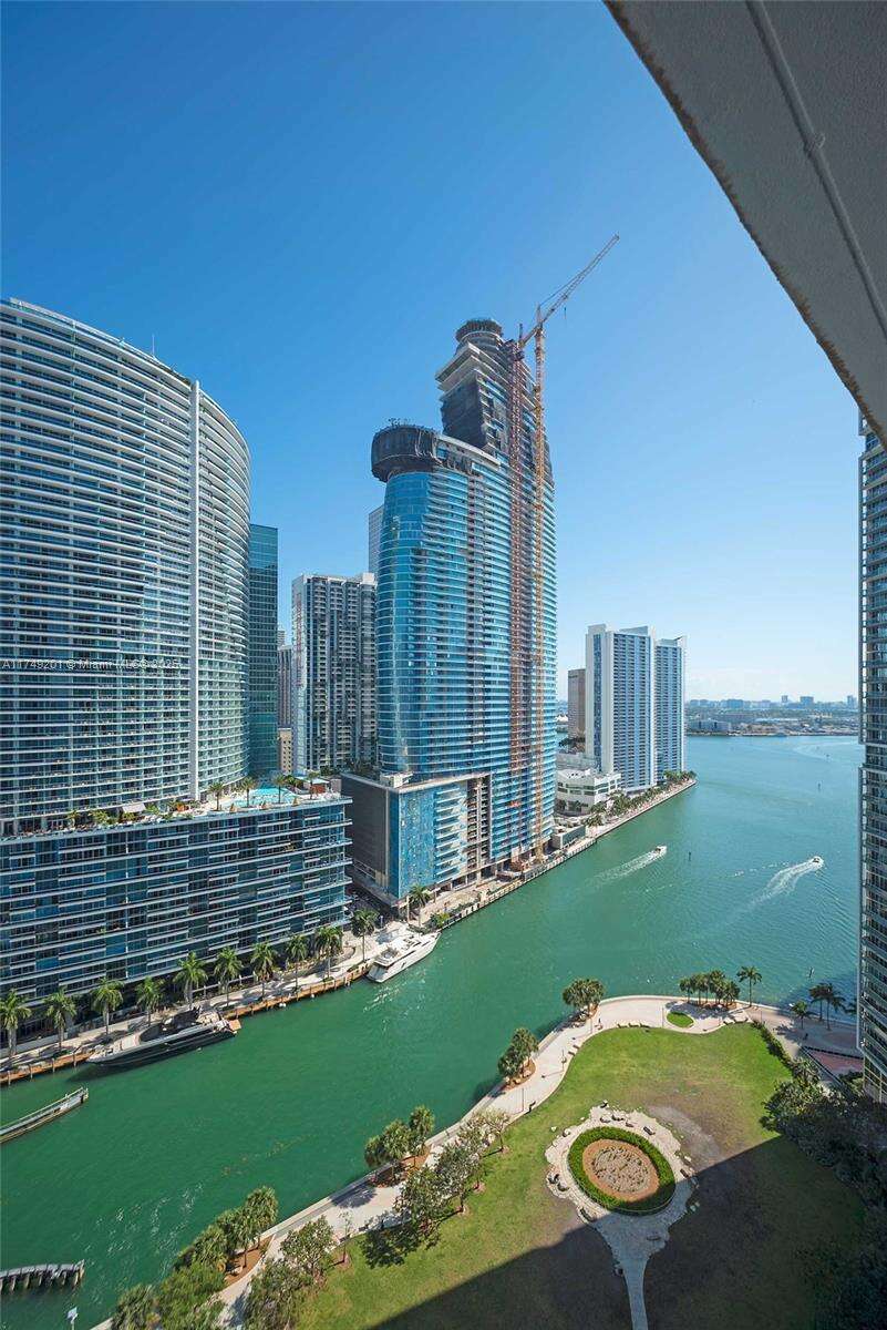 Icon Brickell 3 at 485 Brickell Ave, Miami, FL 33131 - For Sale photo 4