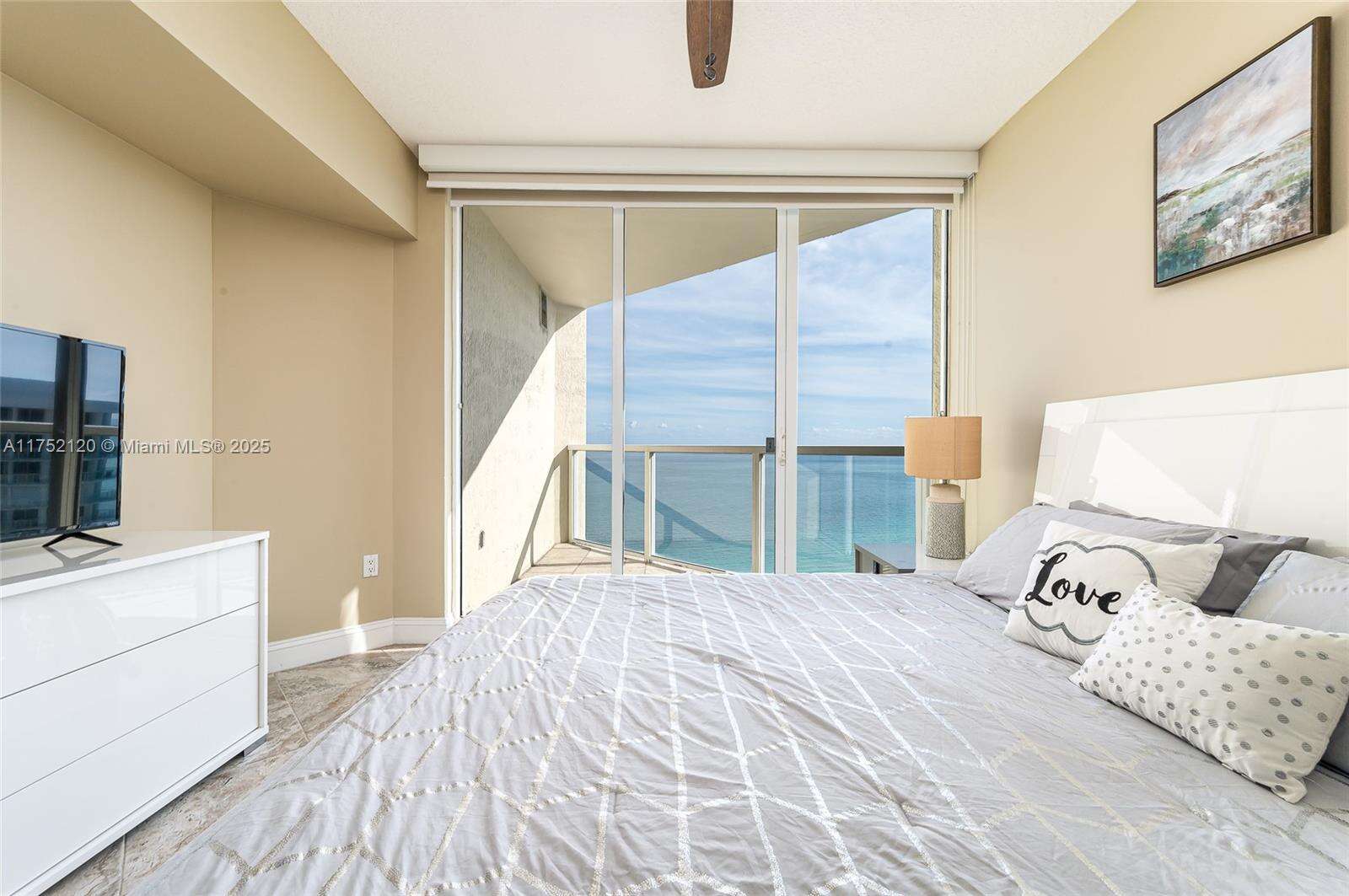 La Perla at 16699 Collins Ave, Sunny Isles Beach, FL 33160 - For Sale photo 11