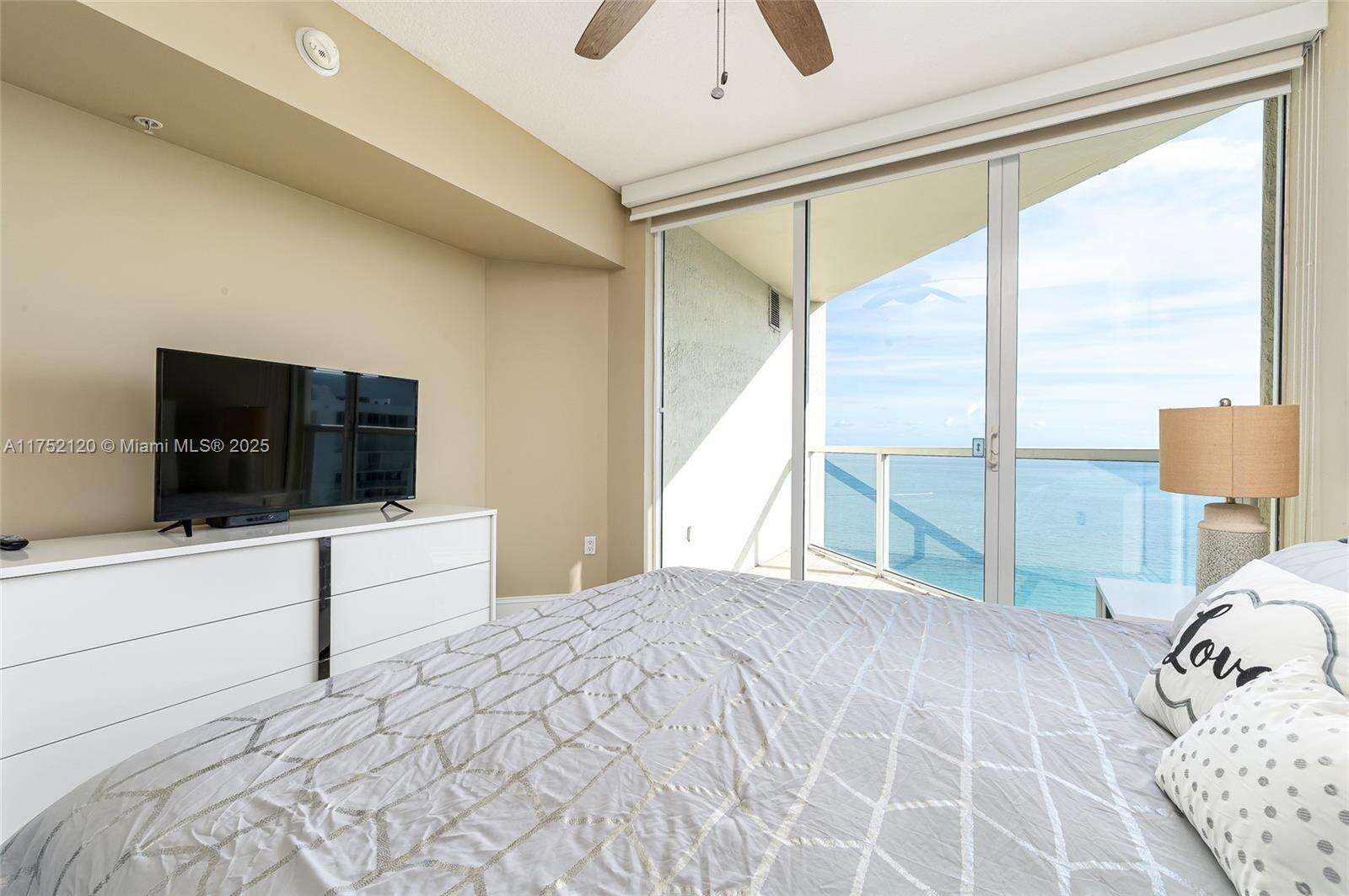 La Perla at 16699 Collins Ave, Sunny Isles Beach, FL 33160 - For Sale photo 12
