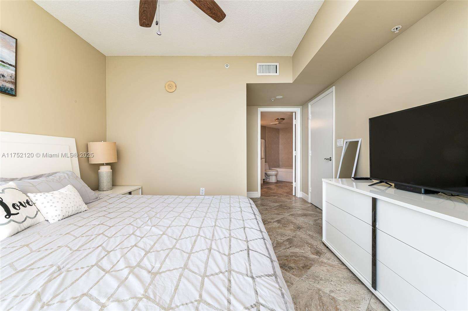 La Perla at 16699 Collins Ave, Sunny Isles Beach, FL 33160 - For Sale photo 13