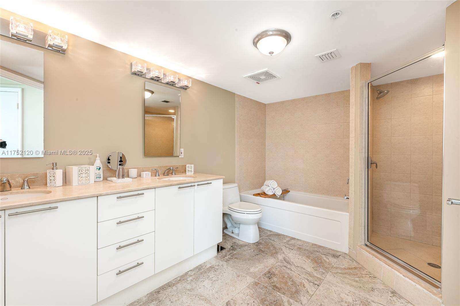 La Perla at 16699 Collins Ave, Sunny Isles Beach, FL 33160 - For Sale photo 16