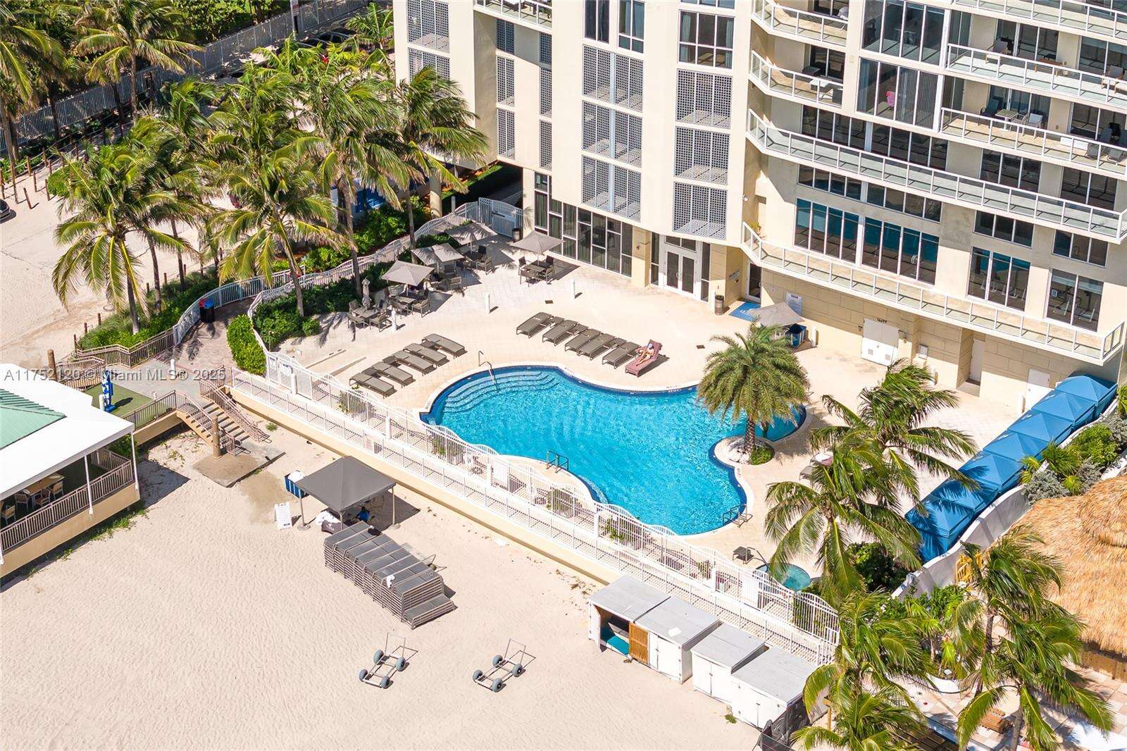 La Perla at 16699 Collins Ave, Sunny Isles Beach, FL 33160 - For Sale photo 25