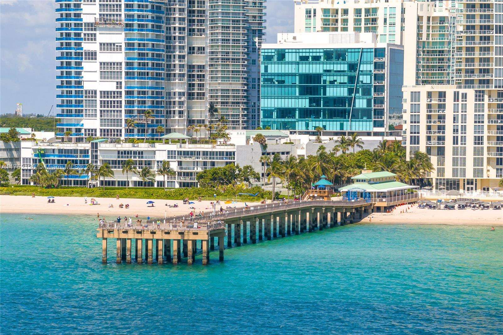 La Perla at 16699 Collins Ave, Sunny Isles Beach, FL 33160 - For Sale photo 32