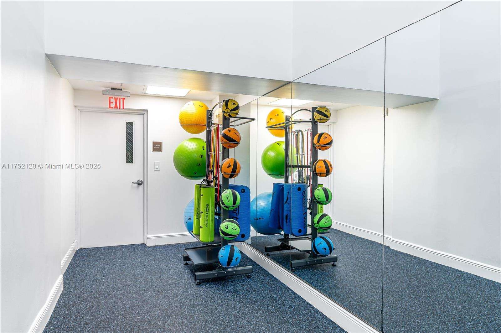 La Perla at 16699 Collins Ave, Sunny Isles Beach, FL 33160 - For Sale photo 38