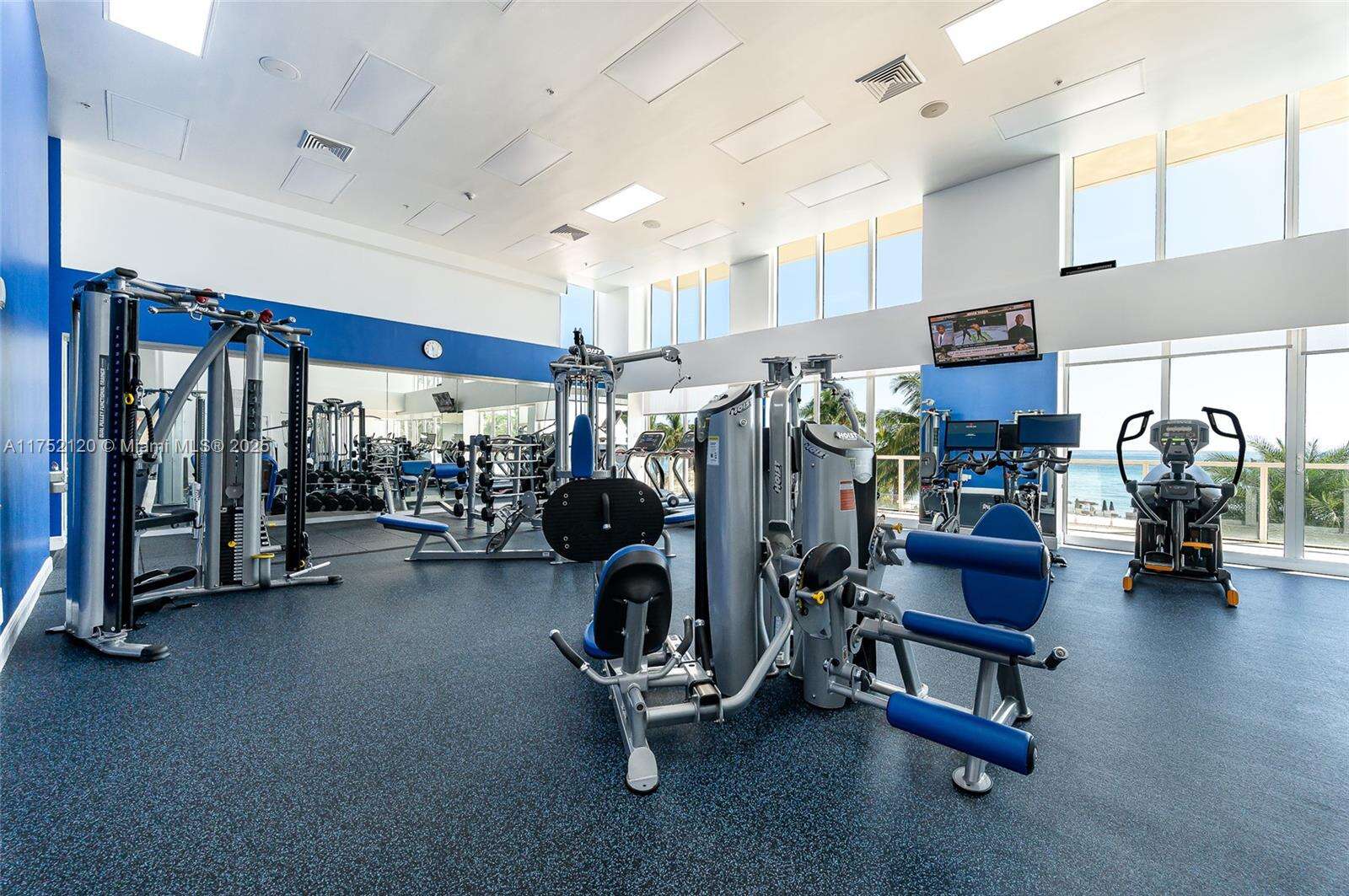 La Perla at 16699 Collins Ave, Sunny Isles Beach, FL 33160 - For Sale photo 39