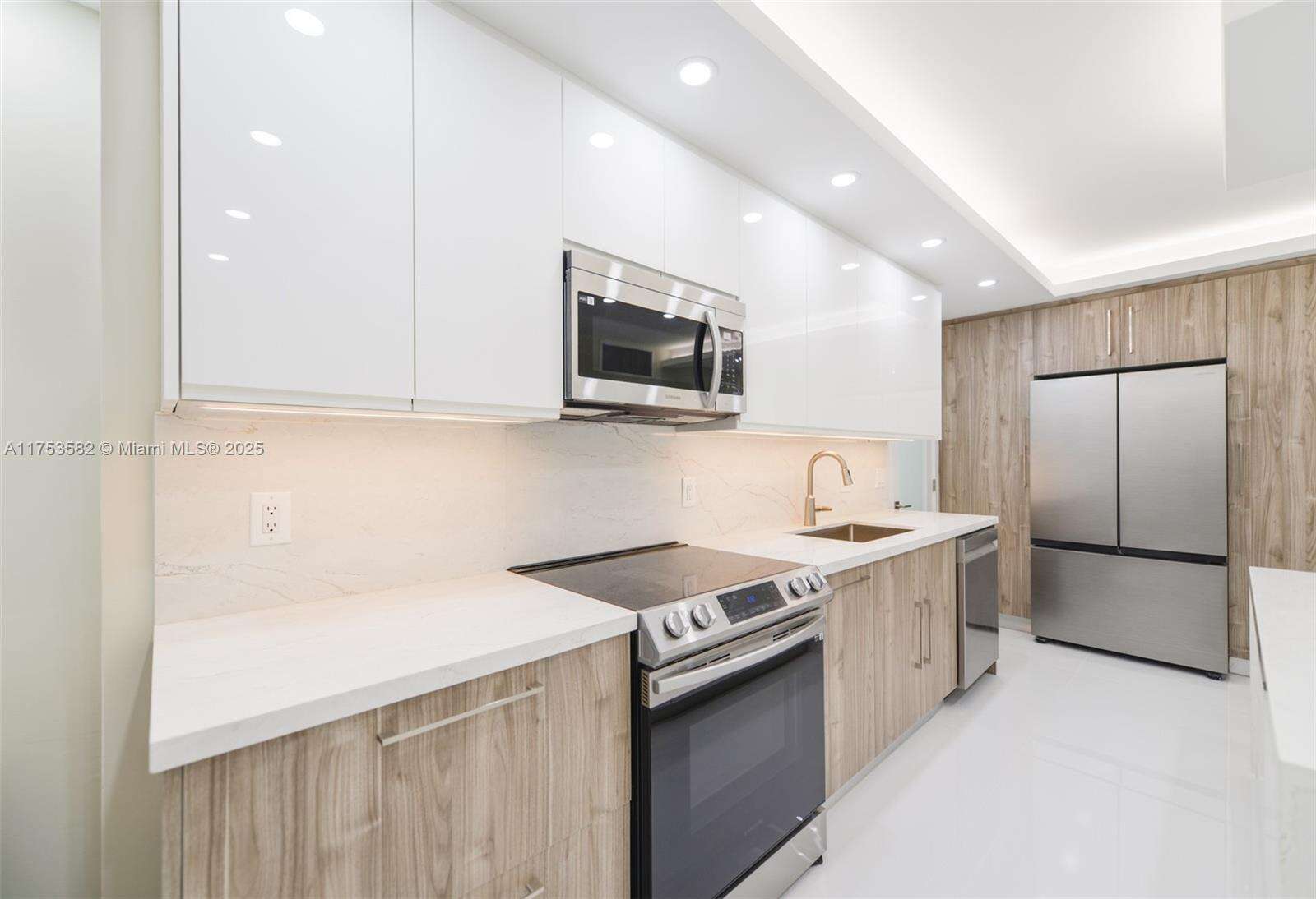 The Hemispheres at 1950 Ocean Dr, Hallandale Beach, FL 33009 - For Sale photo 11