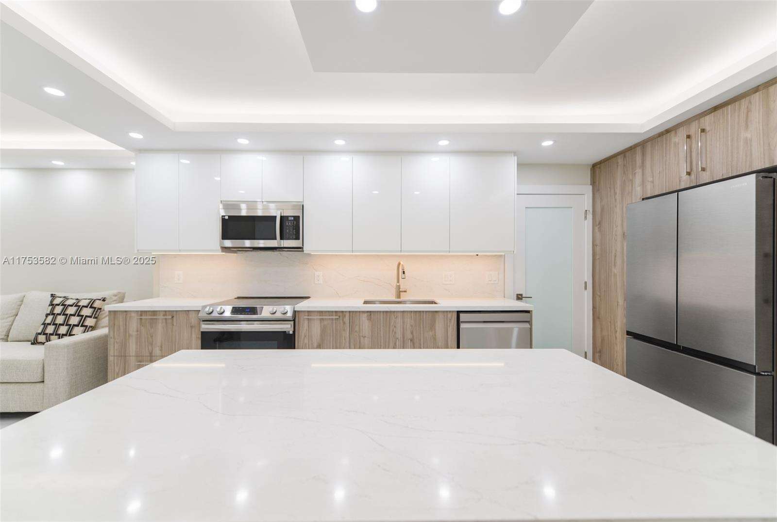 The Hemispheres at 1950 Ocean Dr, Hallandale Beach, FL 33009 - For Sale photo 12