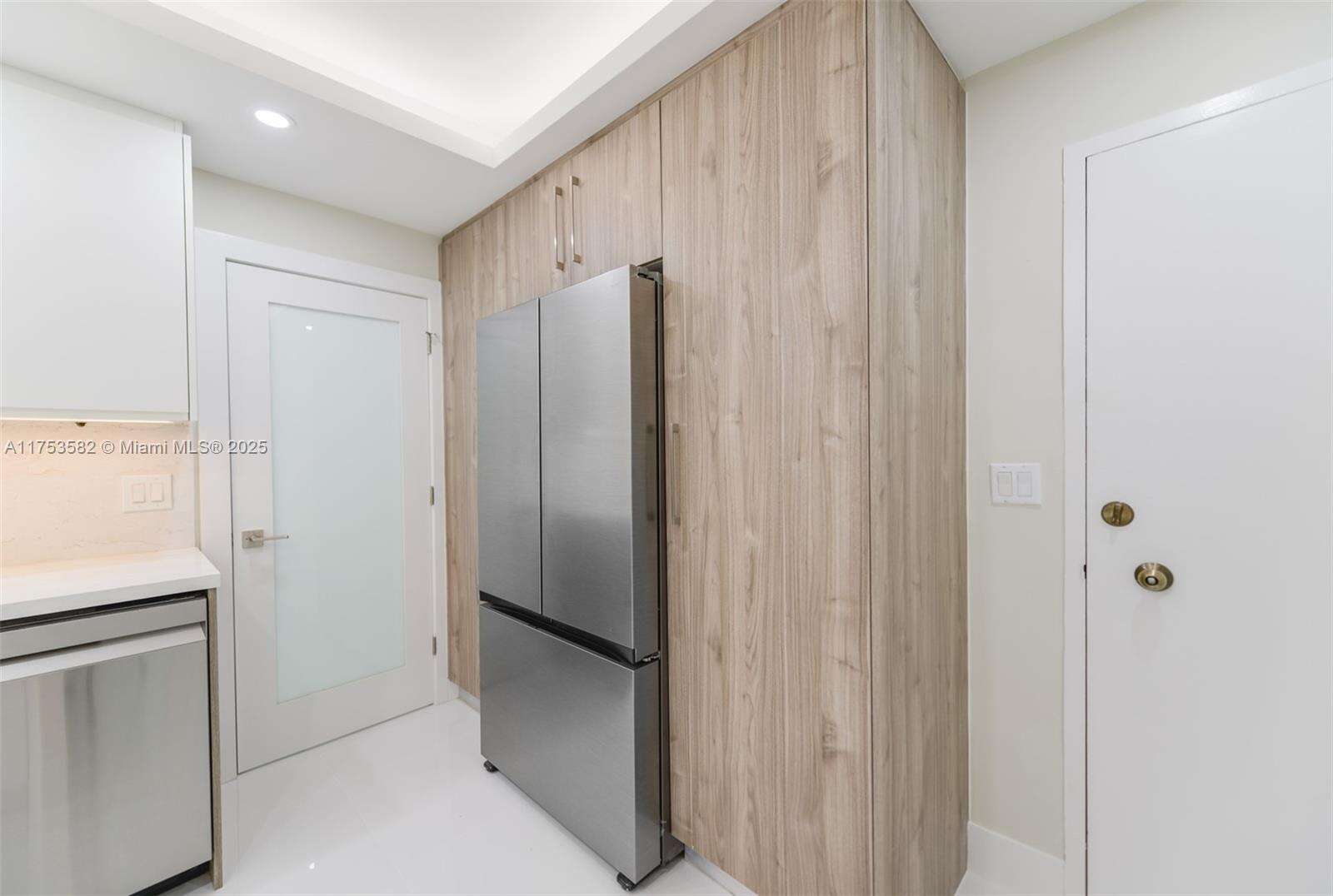 The Hemispheres at 1950 Ocean Dr, Hallandale Beach, FL 33009 - For Sale photo 13