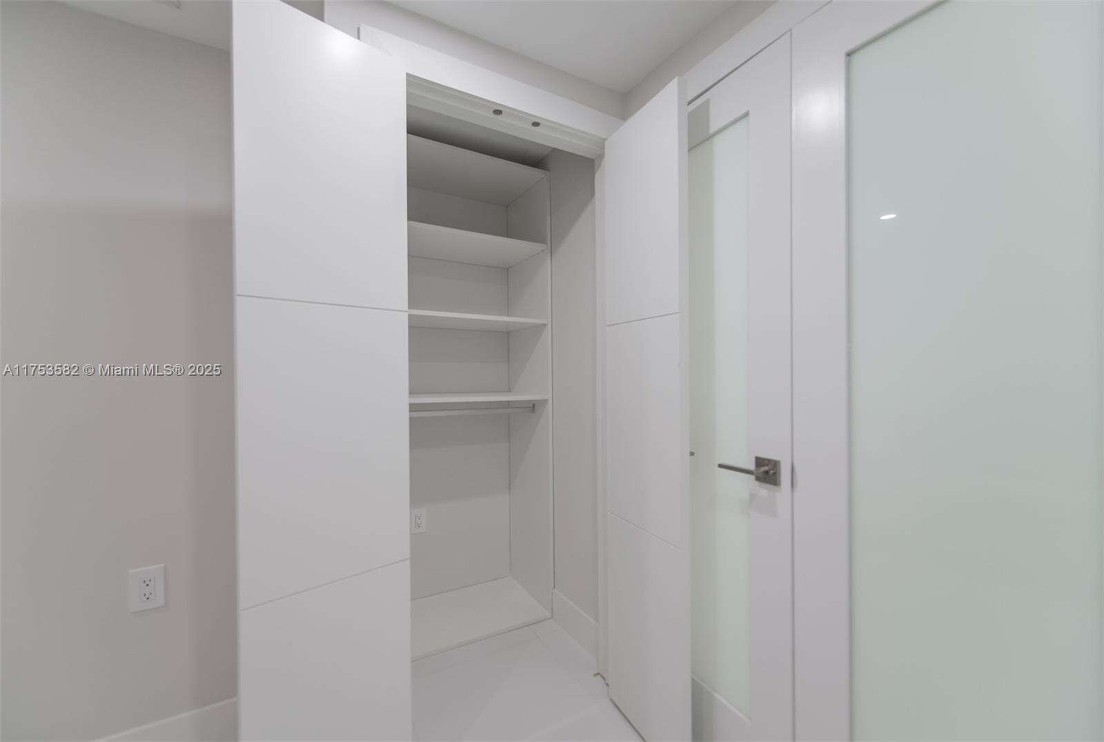 The Hemispheres at 1950 Ocean Dr, Hallandale Beach, FL 33009 - For Sale photo 16