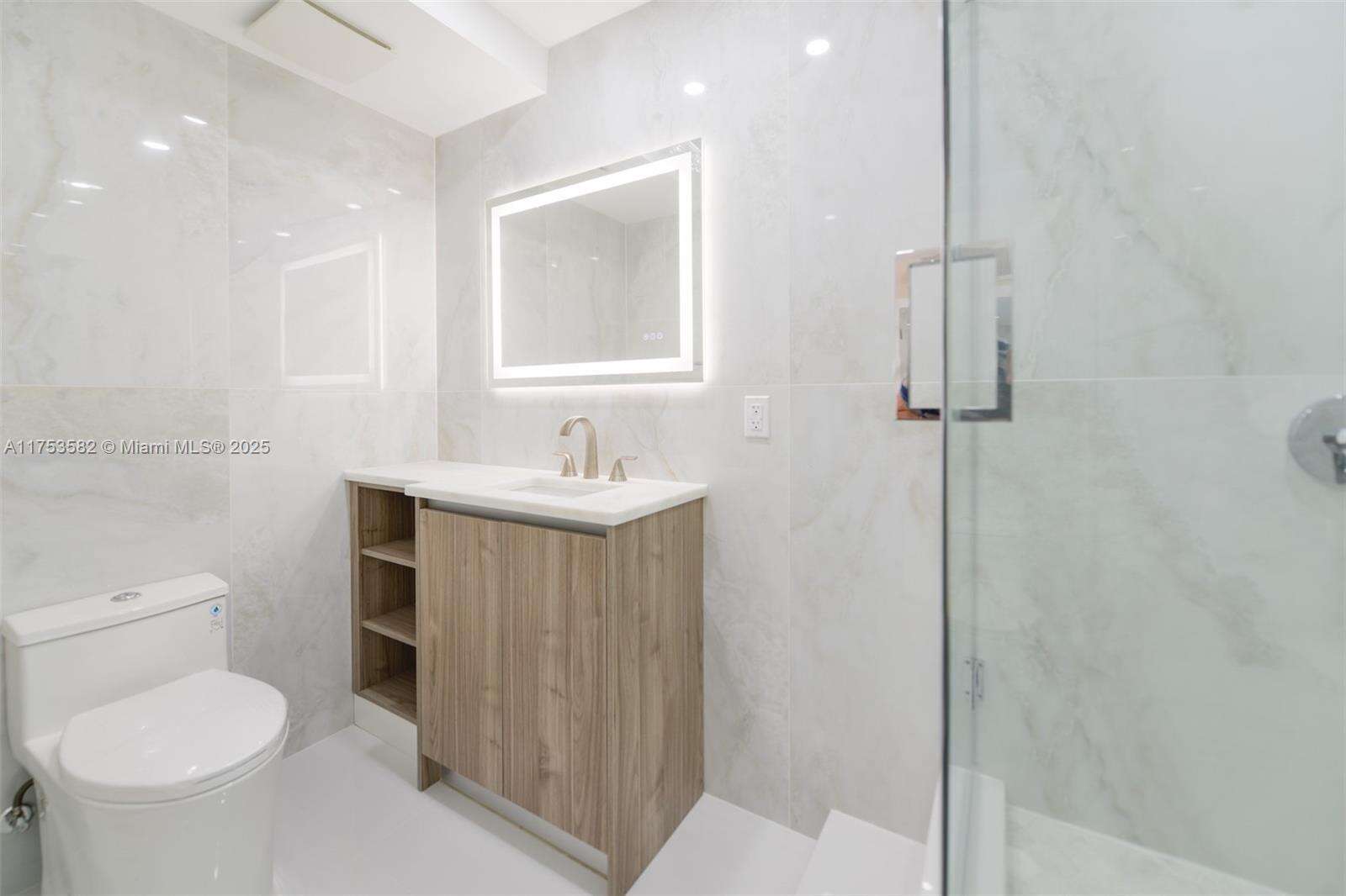 The Hemispheres at 1950 Ocean Dr, Hallandale Beach, FL 33009 - For Sale photo 17