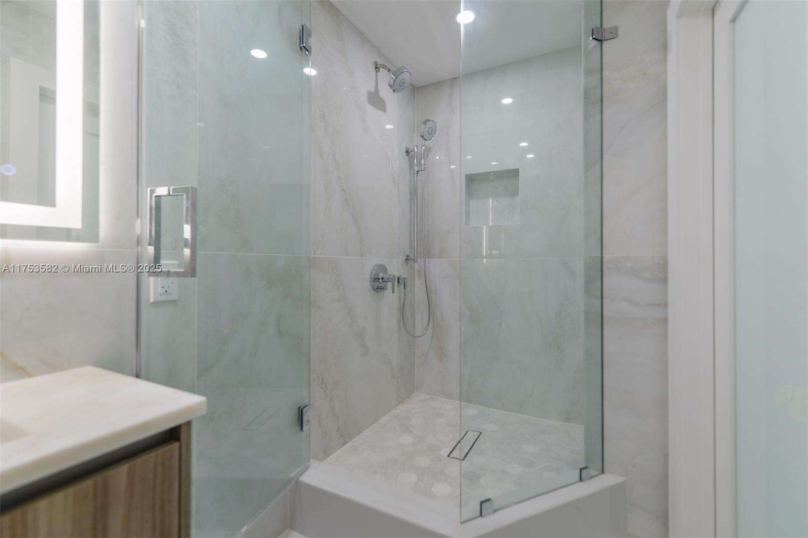 The Hemispheres at 1950 Ocean Dr, Hallandale Beach, FL 33009 - For Sale photo 18