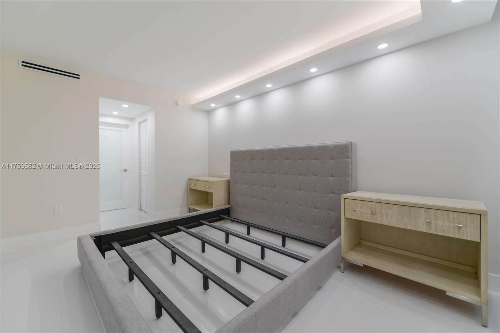 The Hemispheres at 1950 Ocean Dr, Hallandale Beach, FL 33009 - For Sale photo 22