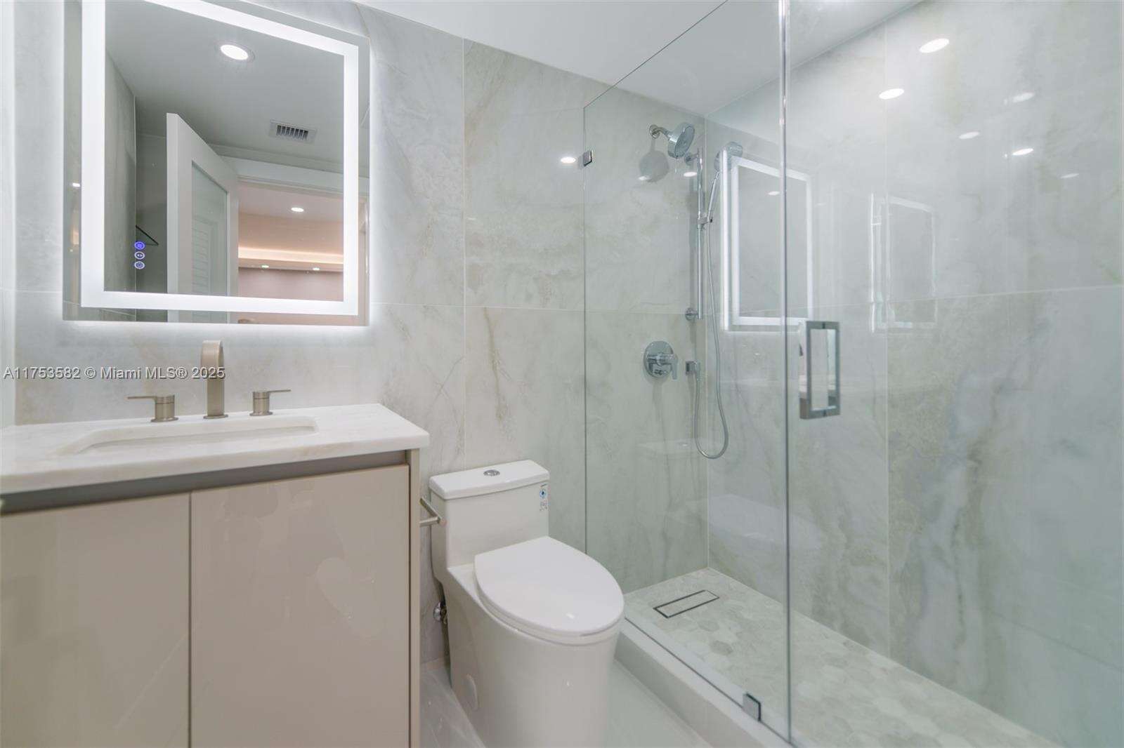 The Hemispheres at 1950 Ocean Dr, Hallandale Beach, FL 33009 - For Sale photo 24