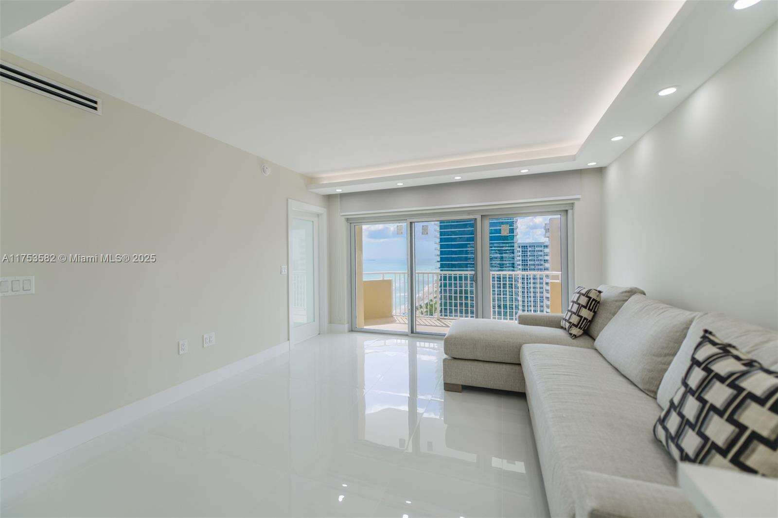 The Hemispheres at 1950 Ocean Dr, Hallandale Beach, FL 33009 - For Sale photo 4