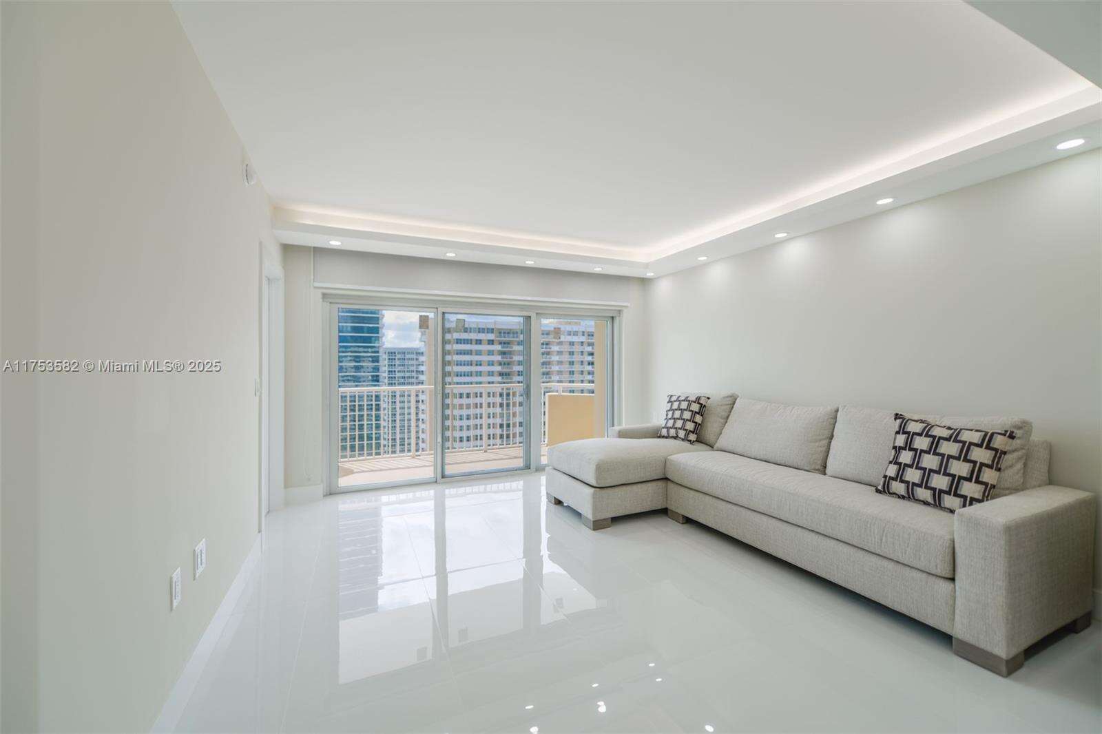 The Hemispheres at 1950 Ocean Dr, Hallandale Beach, FL 33009 - For Sale photo 5