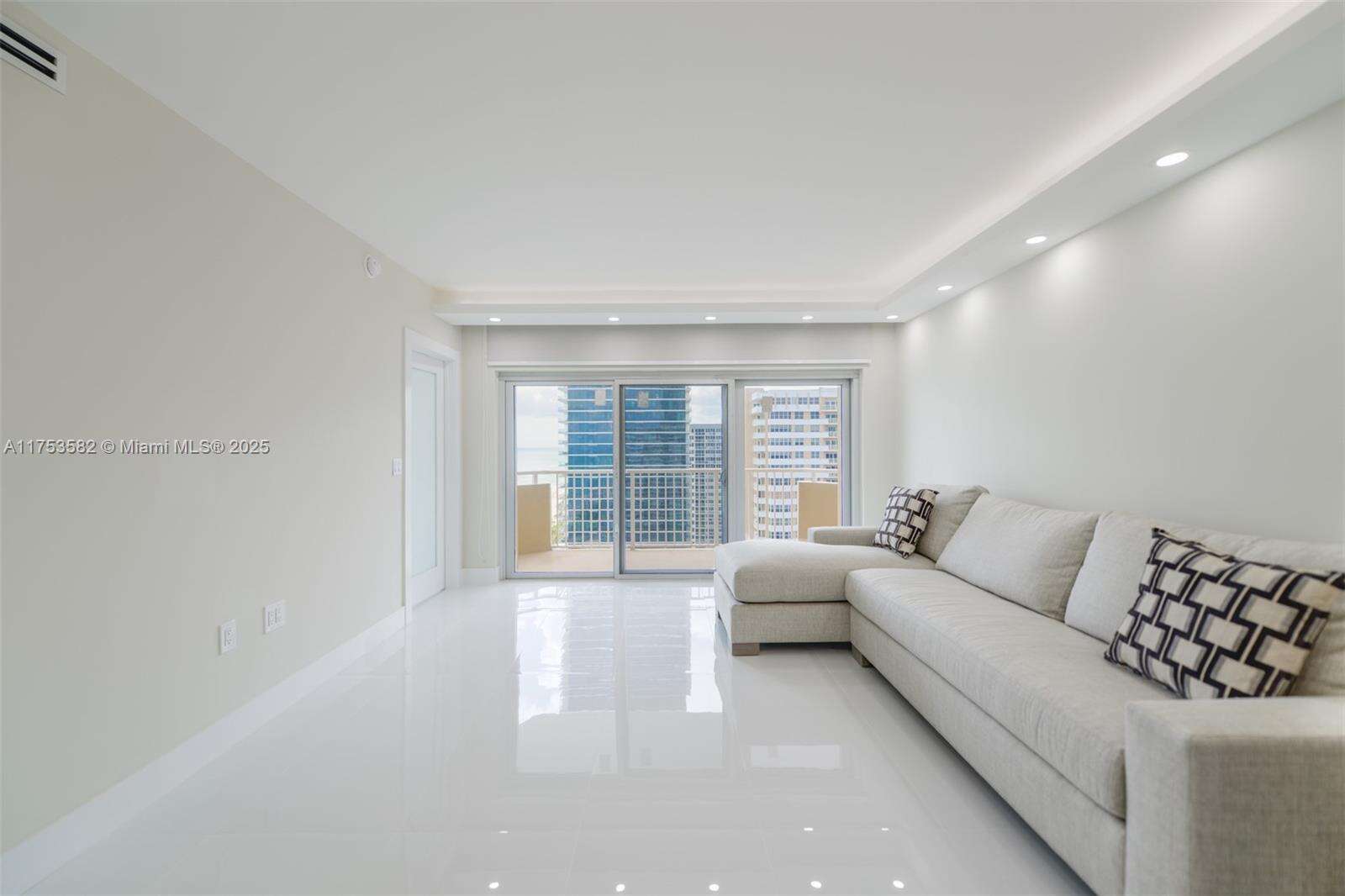 The Hemispheres at 1950 Ocean Dr, Hallandale Beach, FL 33009 - For Sale photo 6