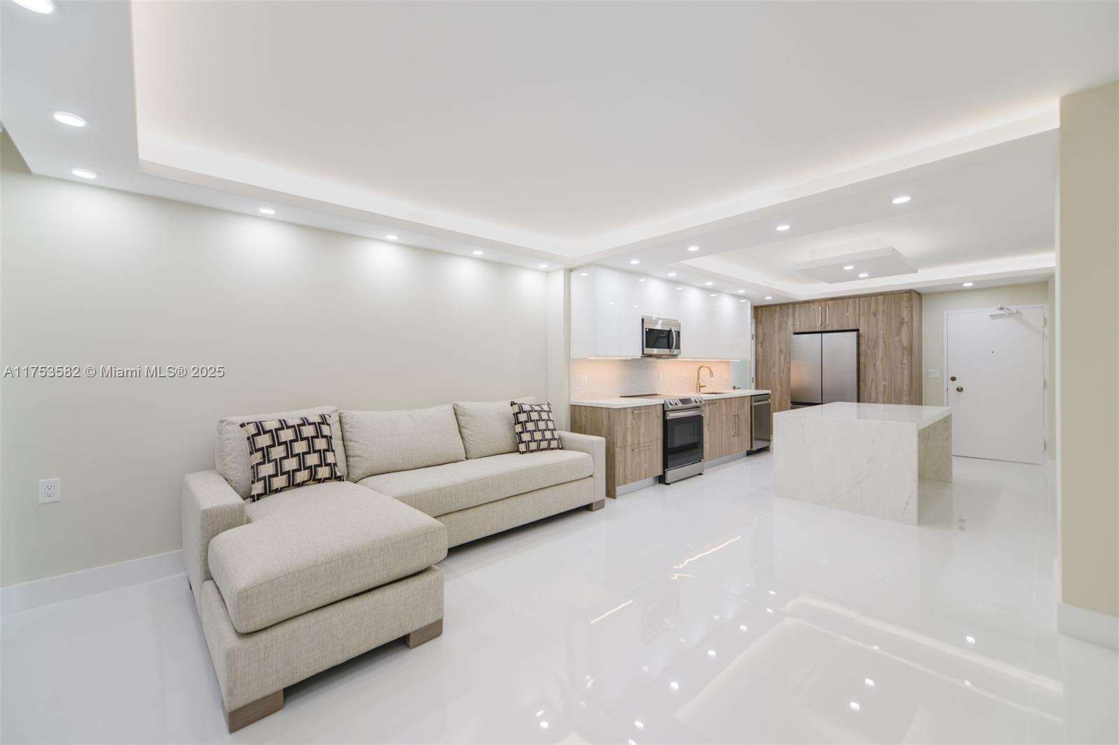 The Hemispheres at 1950 Ocean Dr, Hallandale Beach, FL 33009 - For Sale photo 7