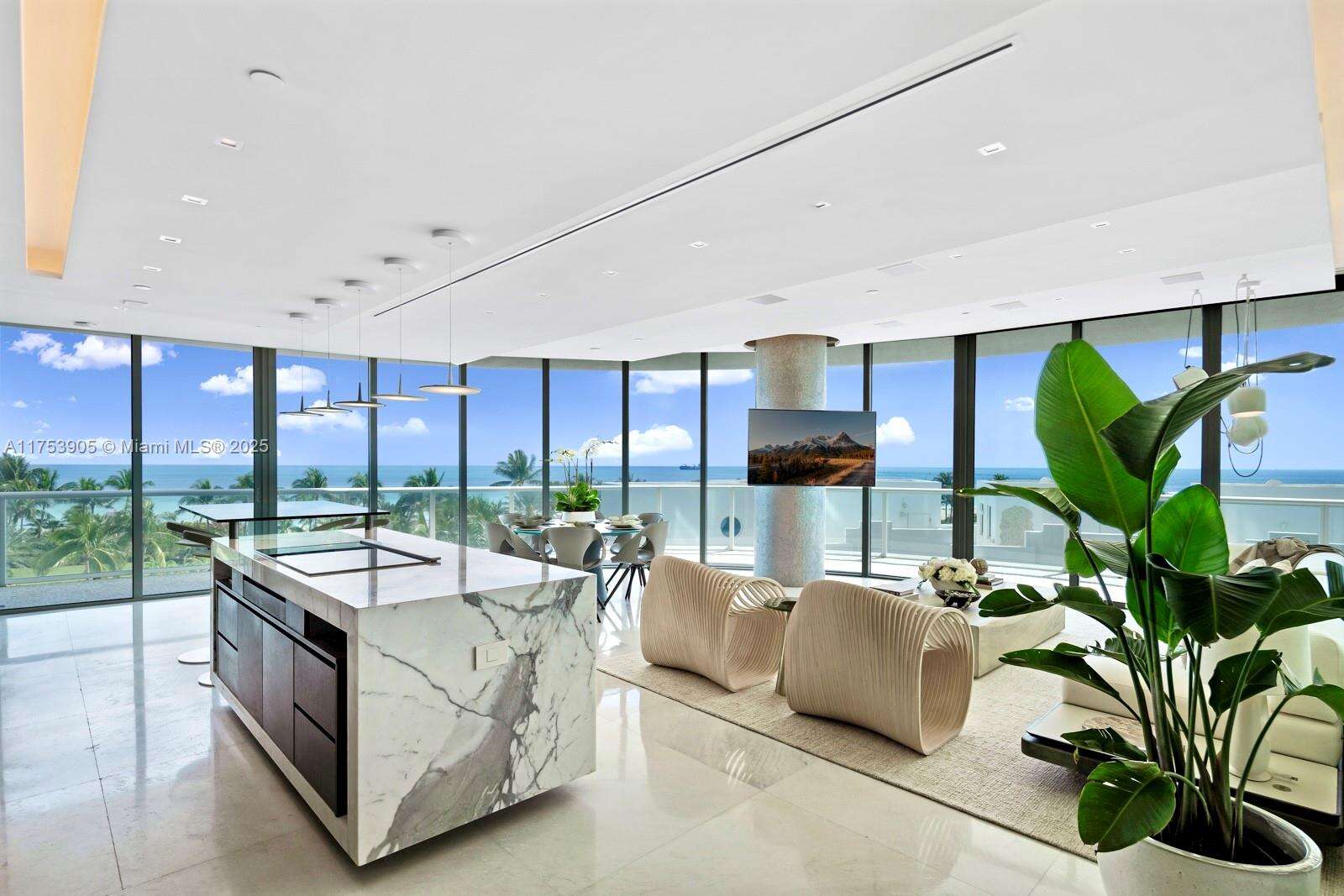 CONTINUUM ON SOUTH BEACH CONDO THE SOUTH TOWER - 100 Pointe Dr, Miami Beach, FL 33139 | Picture 1