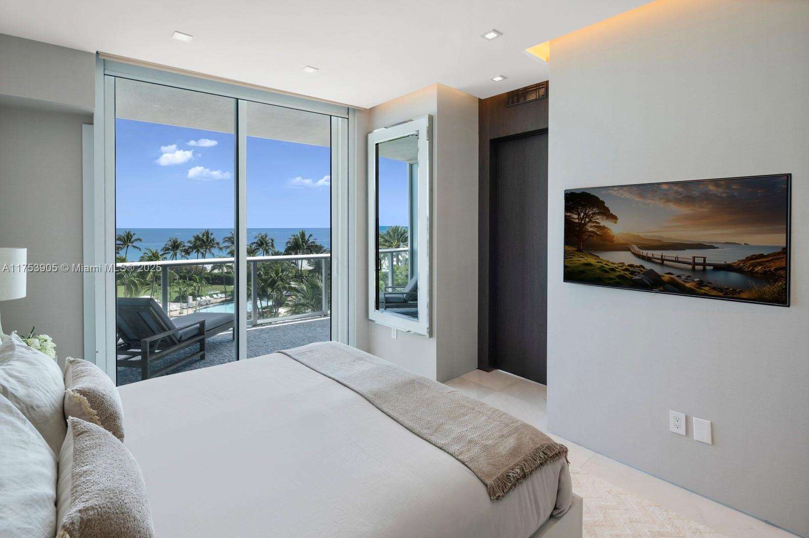 CONTINUUM ON SOUTH BEACH CONDO THE SOUTH TOWER - 100 Pointe Dr, Miami Beach, FL 33139 | Picture 15