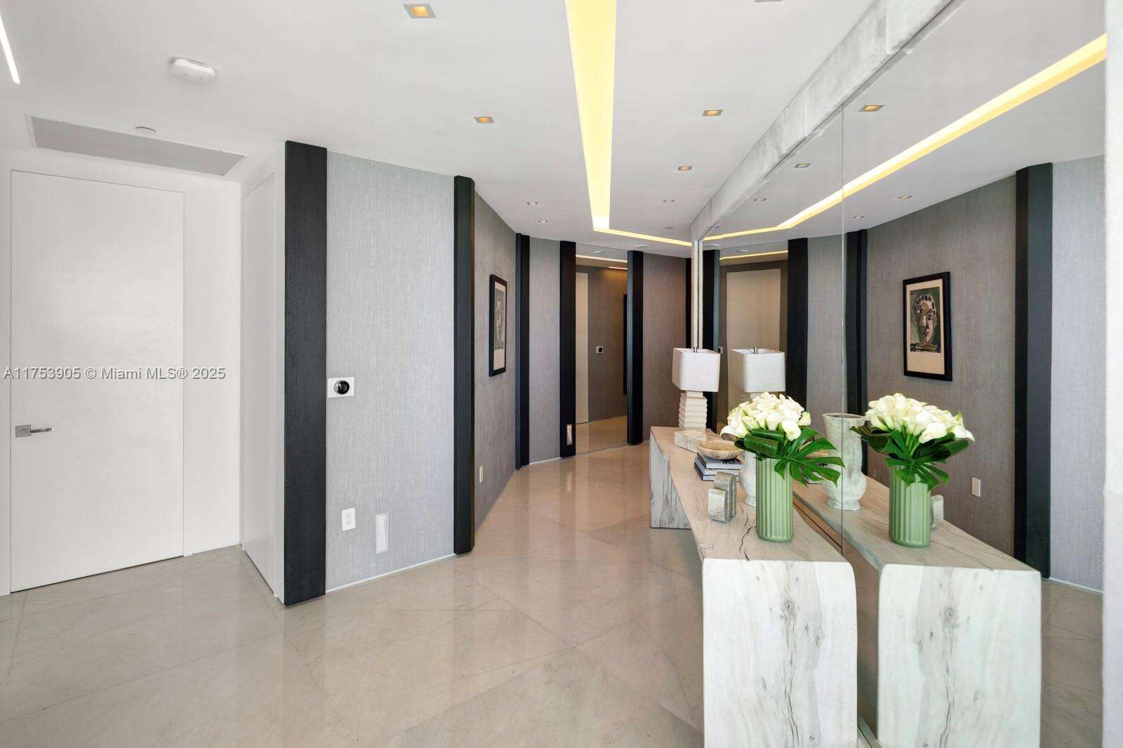 CONTINUUM ON SOUTH BEACH CONDO THE SOUTH TOWER - 100 Pointe Dr, Miami Beach, FL 33139 | Picture 25